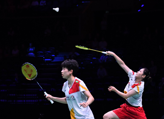 随着网球的 随着网球的