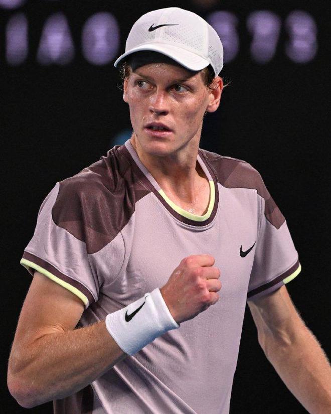 更在场边上 更在场边上