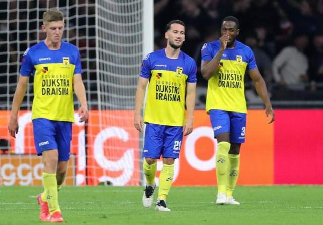球场外的